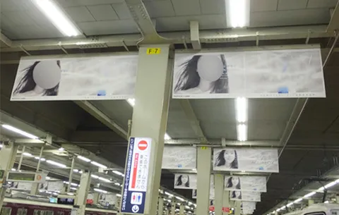 阪急梅田駅フラッグ広告