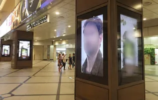 阪急　梅田駅デジタルサイネージ 百貨店前